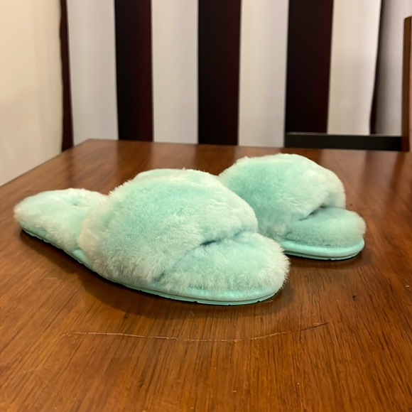 Ugg Fluff II Sheepskin Slide Shoes Sandals new green Womens Size 6 - Picture 1 of 13